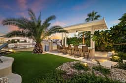 Waterfront Pool, Pontoon Boat & Theater | Paradise Palms