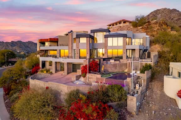 Cielo Panoramic City Views • Modern Infinity Pool