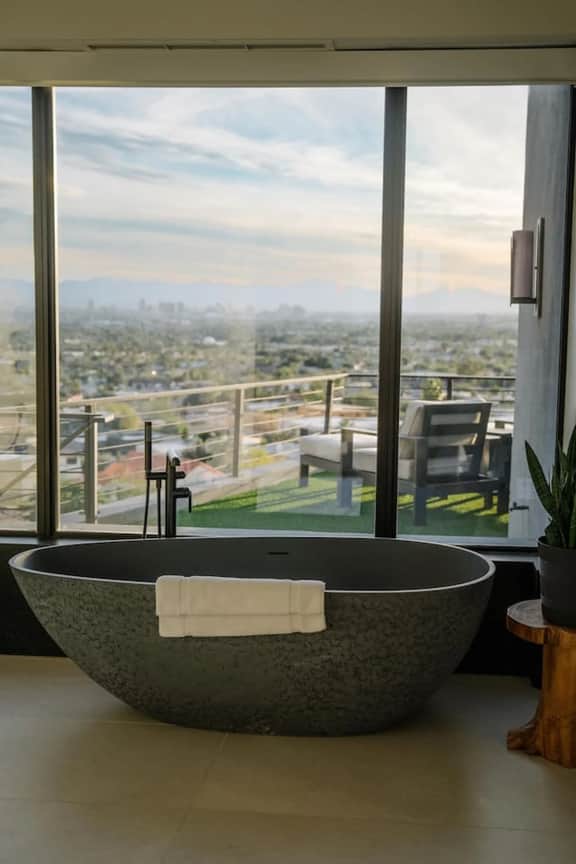 Cielo Panoramic City Views • Modern Infinity Pool