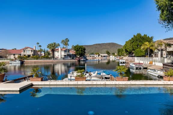 The Vistas - Lakefront Luxury Home / Mountain Views, Heated Pool with Private Pontoon Boat