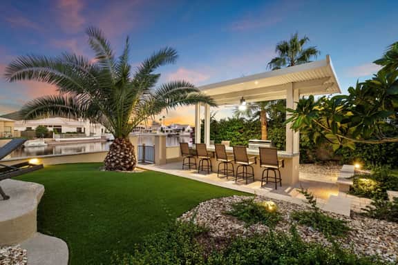 Waterfront Pool, Pontoon Boat & Theater | Paradise Palms