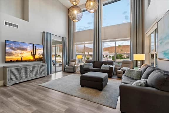 Waterfront Pool, Pontoon Boat & Theater | Paradise Palms