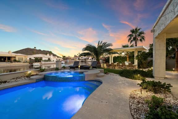 Waterfront Pool, Pontoon Boat & Theater | Paradise Palms